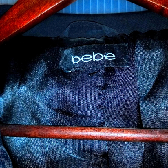 Beautiful Bebe short trench - Picture 2 of 2